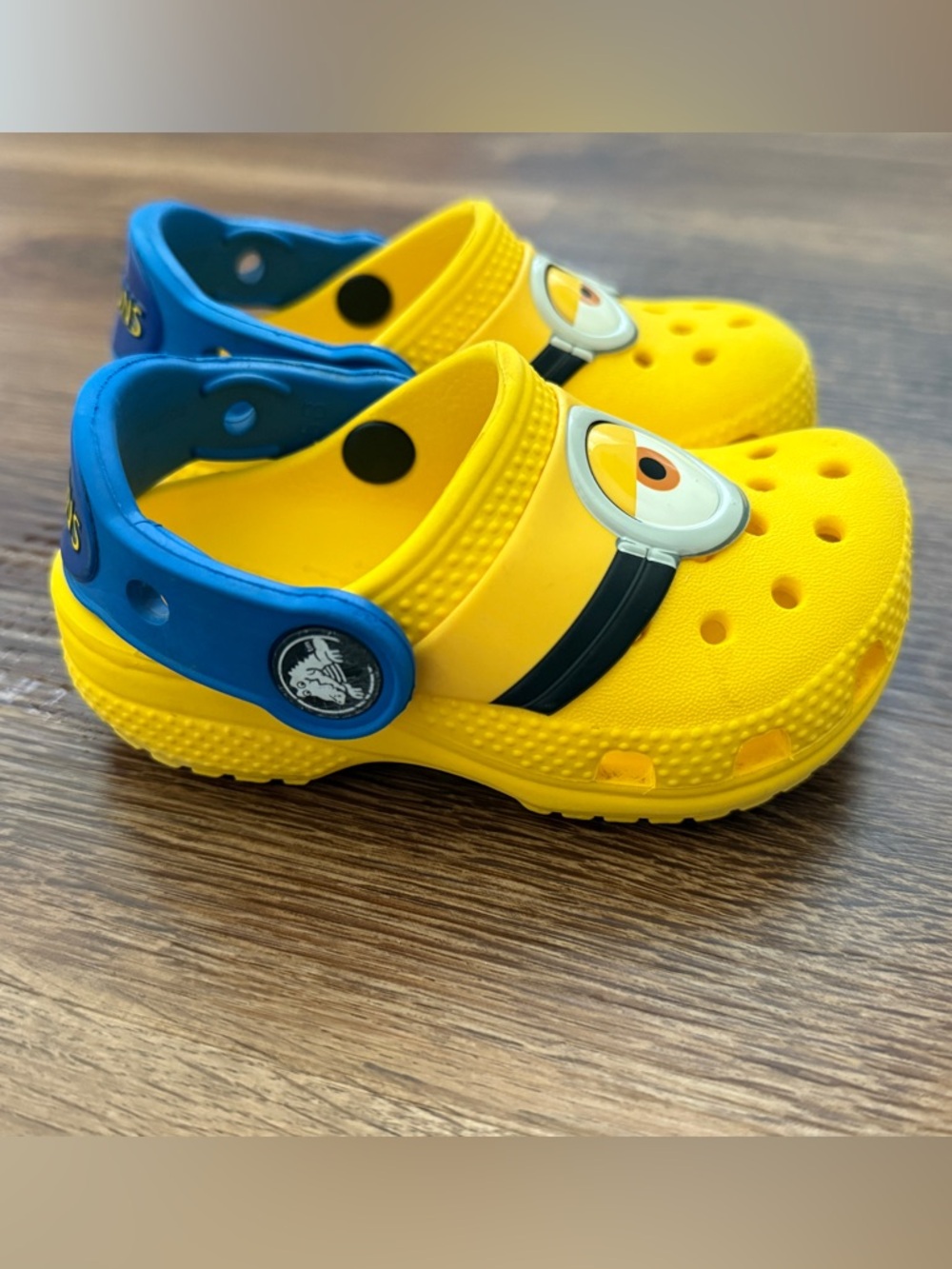 Toddle Minion CROCS - size 5 - Picture 4 of 7